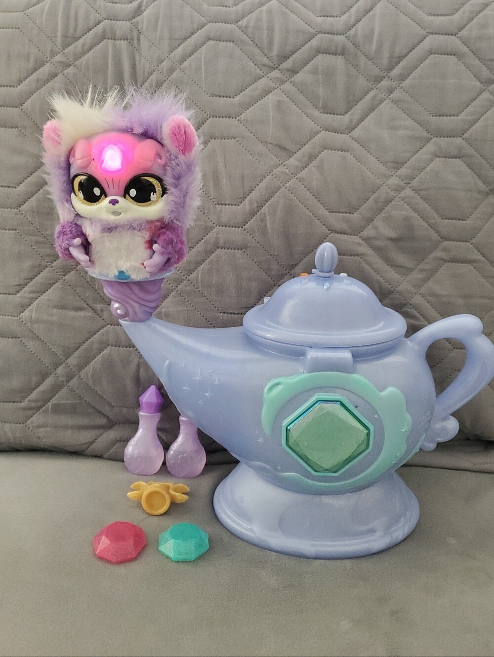 Magic Mixies Magic Genie Lamp Playset with Plush Genie and two mist refills